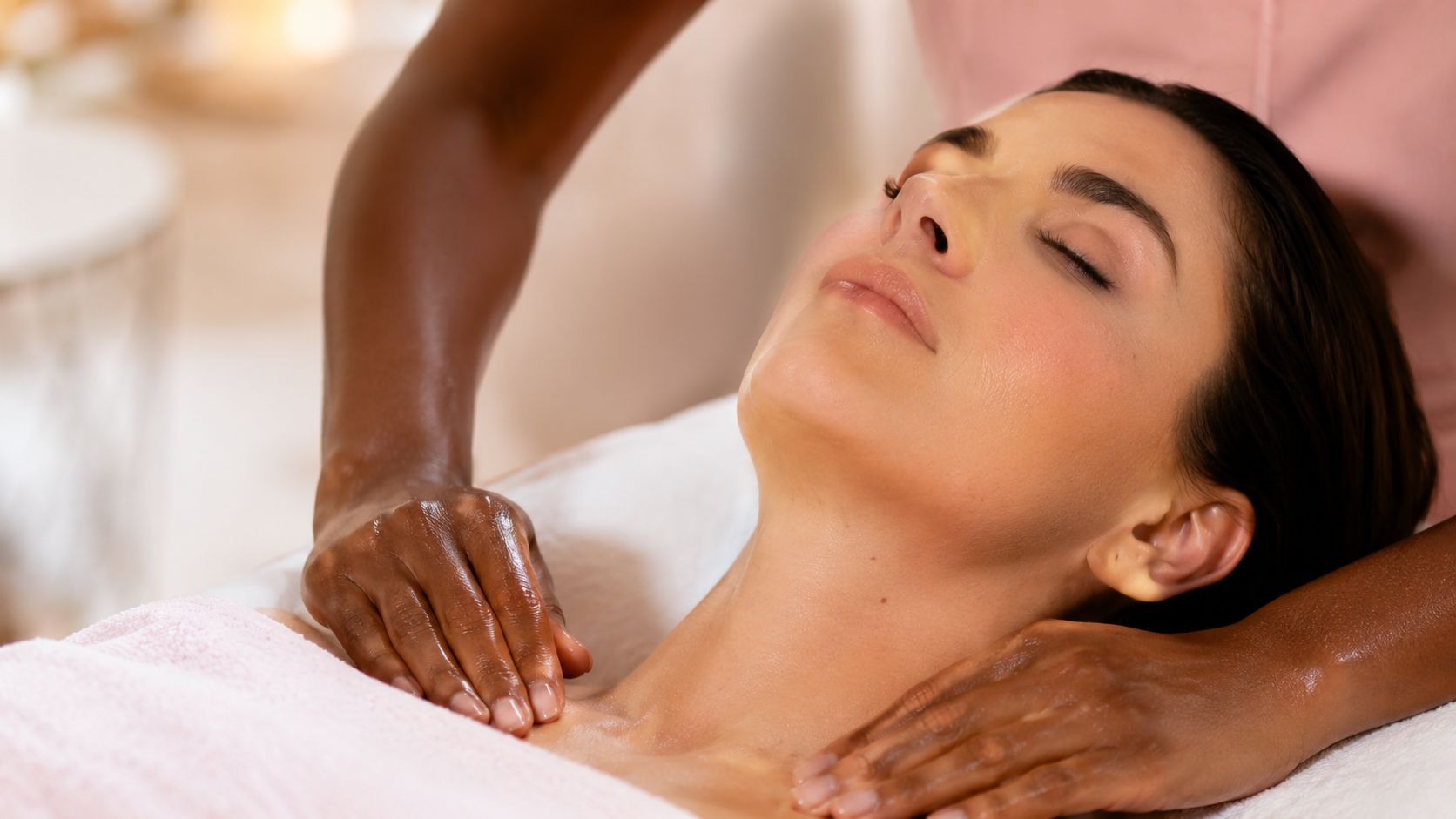 Manual lymphatic drainage technique by Joanna Karto at J Artistry Clinic, Coventry — precise, gentle, clinical